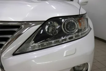 Lexus  8