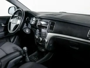 SsangYong  8