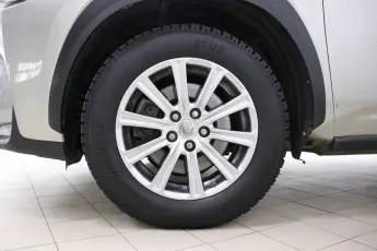 Lexus  9