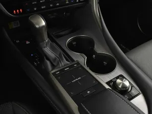 Lexus  8