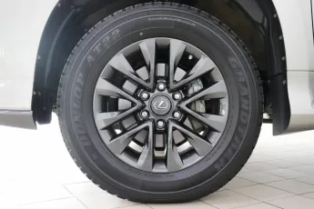 Lexus  8