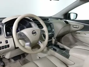 Nissan  10
