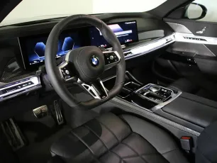 BMW  8