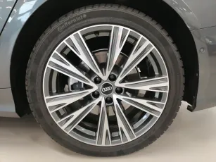 Audi  9