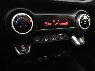 Kia  11