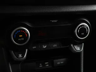 Kia  8