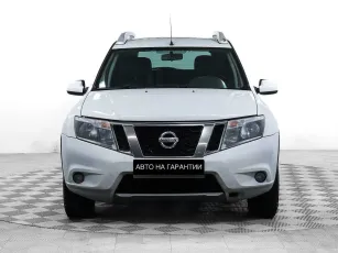 Nissan  2