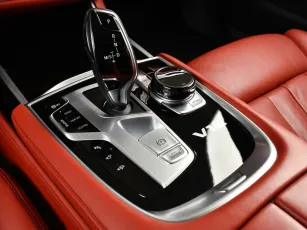 BMW  8