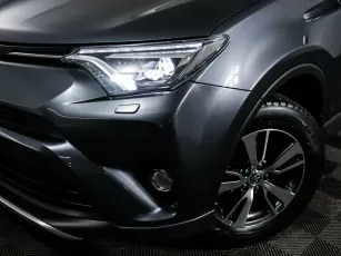 Toyota  8