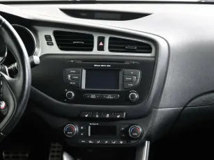 Kia  9