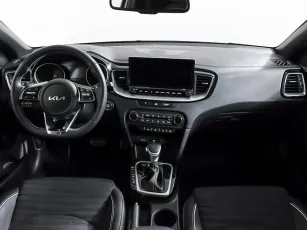 Kia  11