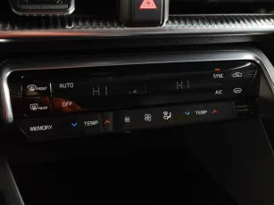 Kia  9