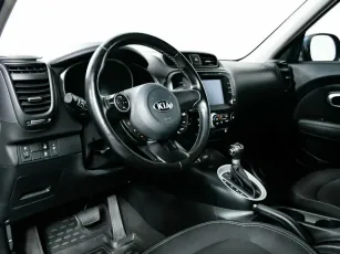 Kia  10