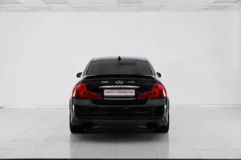 Infiniti  6