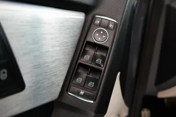 Mercedes-Benz  16