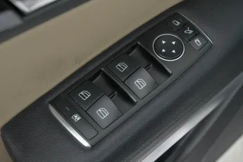 Mercedes-Benz  14