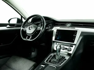 Volkswagen  8