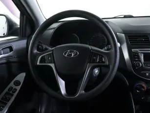 Hyundai  10