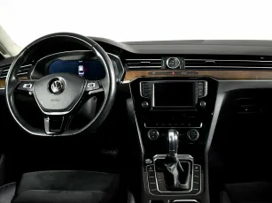 Volkswagen  8