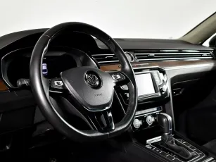 Volkswagen  9