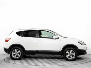 Nissan  4