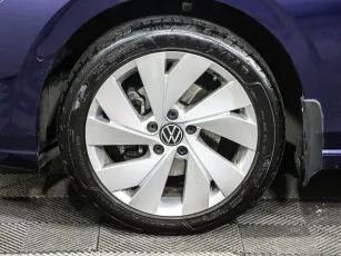 Volkswagen  8