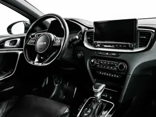 Kia  10