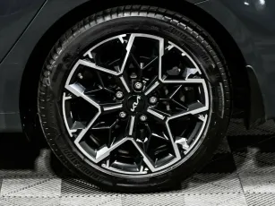 Kia  8