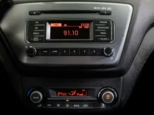 Kia  9