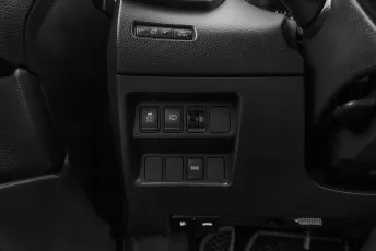 Nissan  12