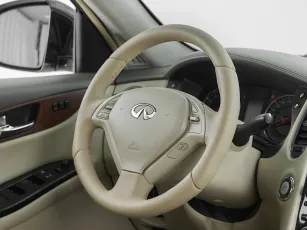 Infiniti  10