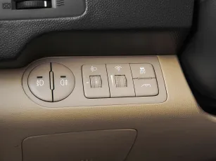 Hyundai  12