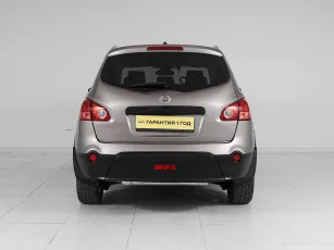 Nissan  5
