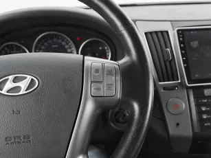 Hyundai  12