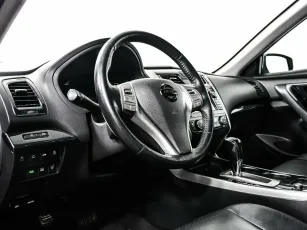 Nissan  10