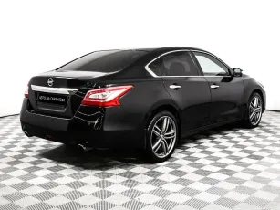 Nissan  5