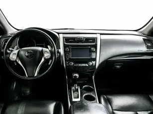 Nissan  8