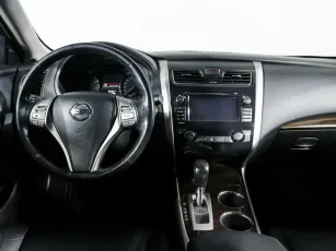 Nissan  10