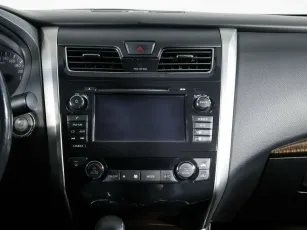 Nissan  11