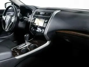 Nissan  8